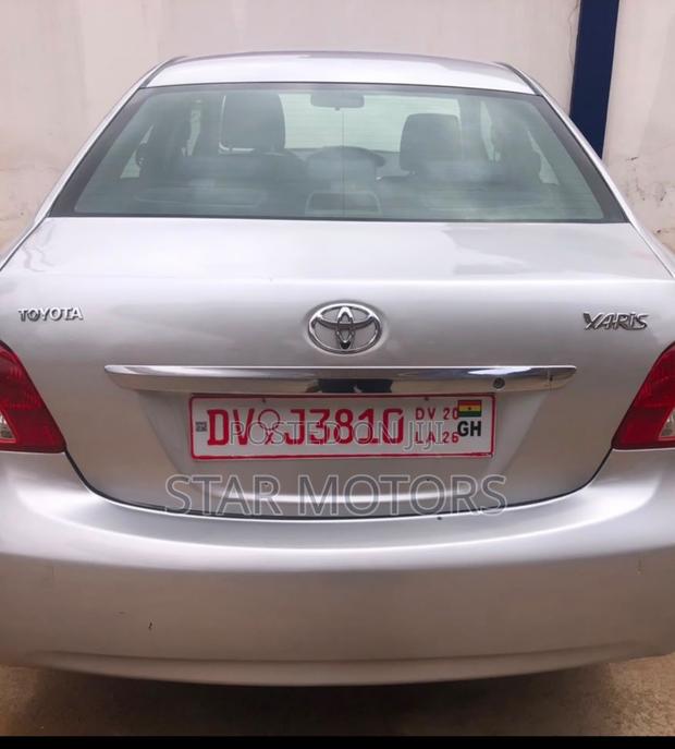 Toyota Yaris 2012 Silver