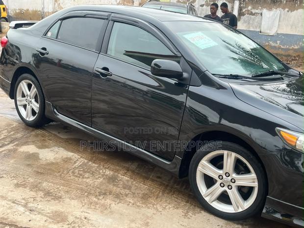 Toyota Corolla 2013 Black