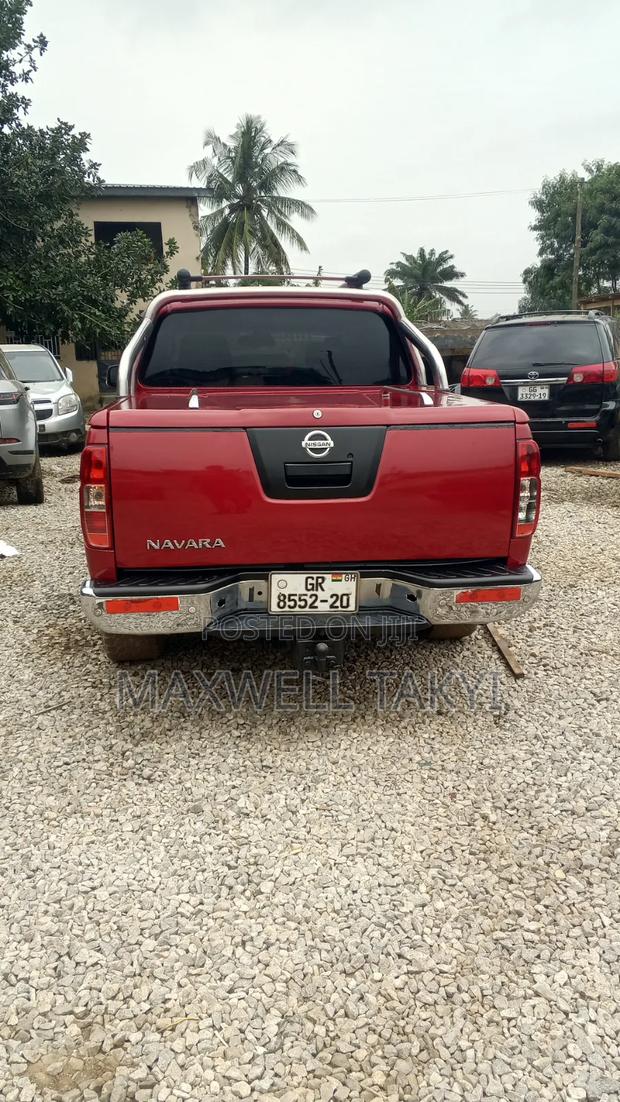 Nissan Navara 2011 Red