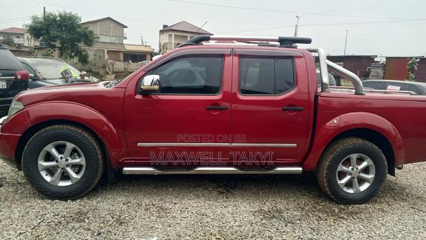 Nissan Navara 2011 Red