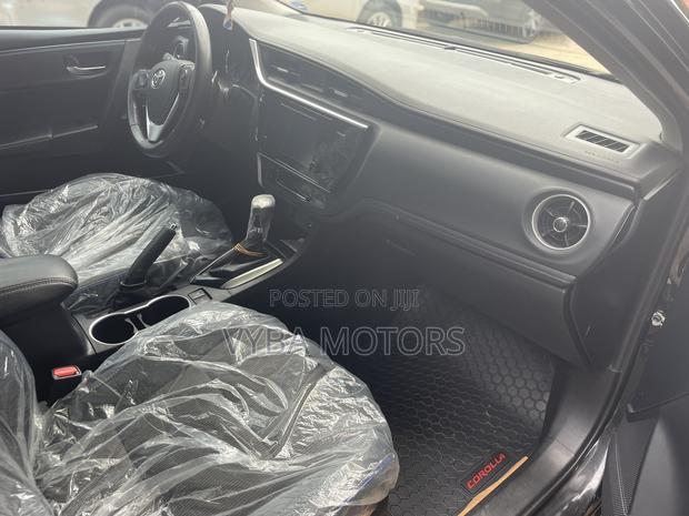 Toyota Corolla SE Special Edition 4dr Sedan (1.8L 4cyl CVT) 2017 Black