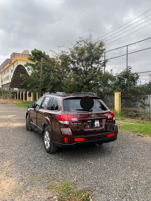 Subaru Outback 2011 Brown