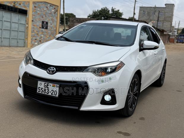 Toyota Corolla S 4dr Sedan (1.8L 4cyl CVT) 2015 White