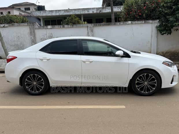 Toyota Corolla S 4dr Sedan (1.8L 4cyl CVT) 2015 White