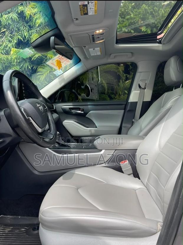 Toyota Highlander XLE AWD 2023 Gray