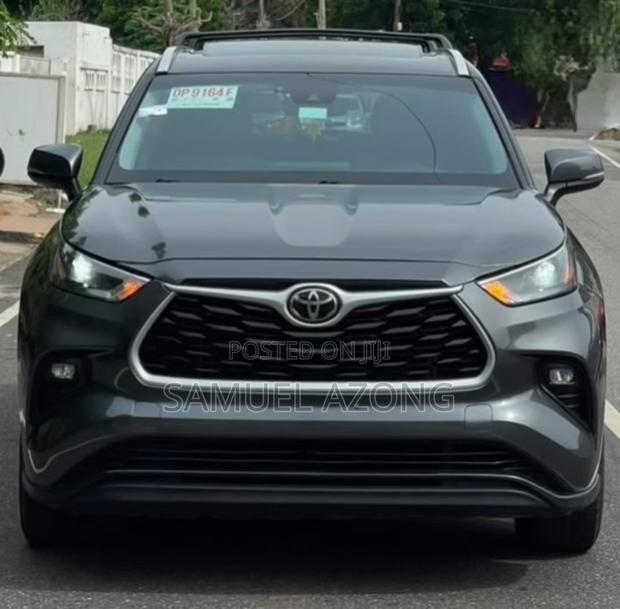 Toyota Highlander XLE AWD 2023 Gray