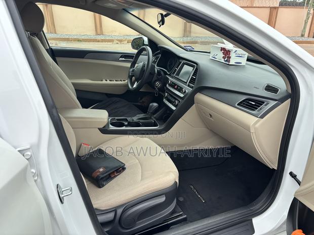Hyundai Sonata SE 2018 White