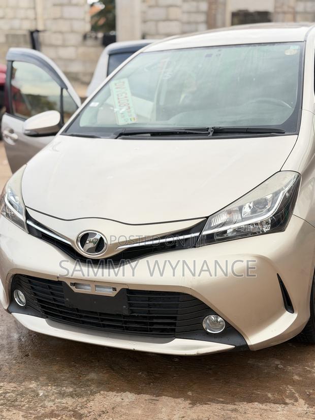 Toyota Vitz 1.3 FWD 5dr 2014 Beige