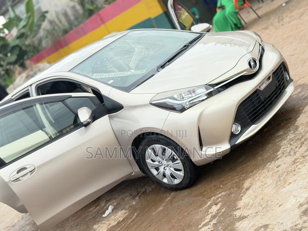Toyota Vitz 1.3 FWD 5dr 2014 Beige