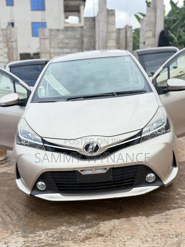 Toyota Vitz 1.3 FWD 5dr 2014 Beige