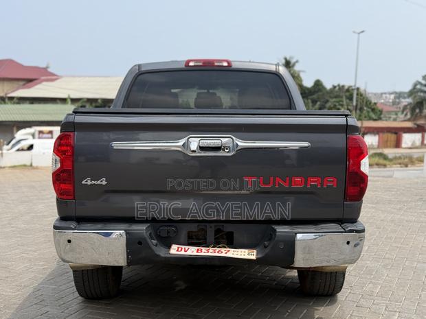 Toyota Tundra 2017 Gray
