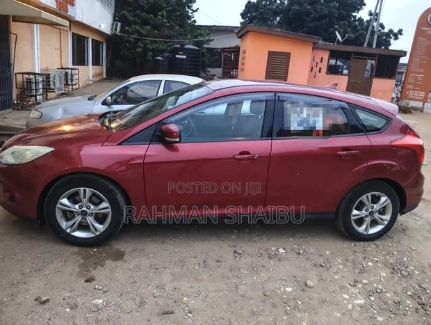 Ford Focus 2012 Red