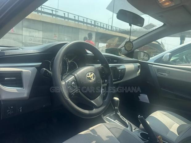 Toyota Corolla LE 4dr Sedan (1.8L 4cyl CVT) 2016 Gray
