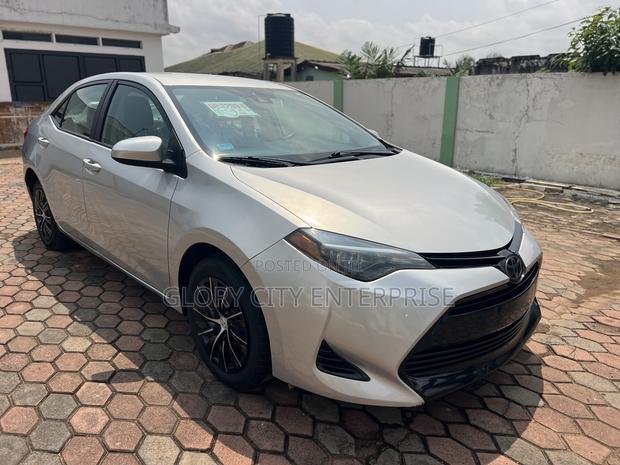 Toyota Corolla LE Eco (1.8L 4cyl 2A) 2019 Silver