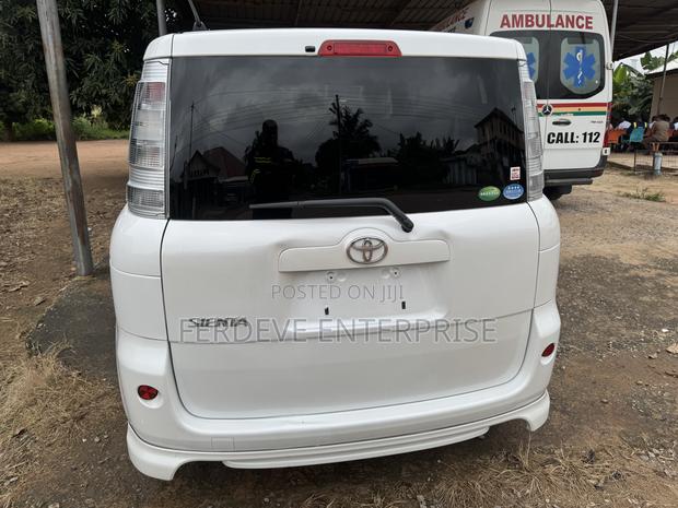 Toyota Sienta 2013 White