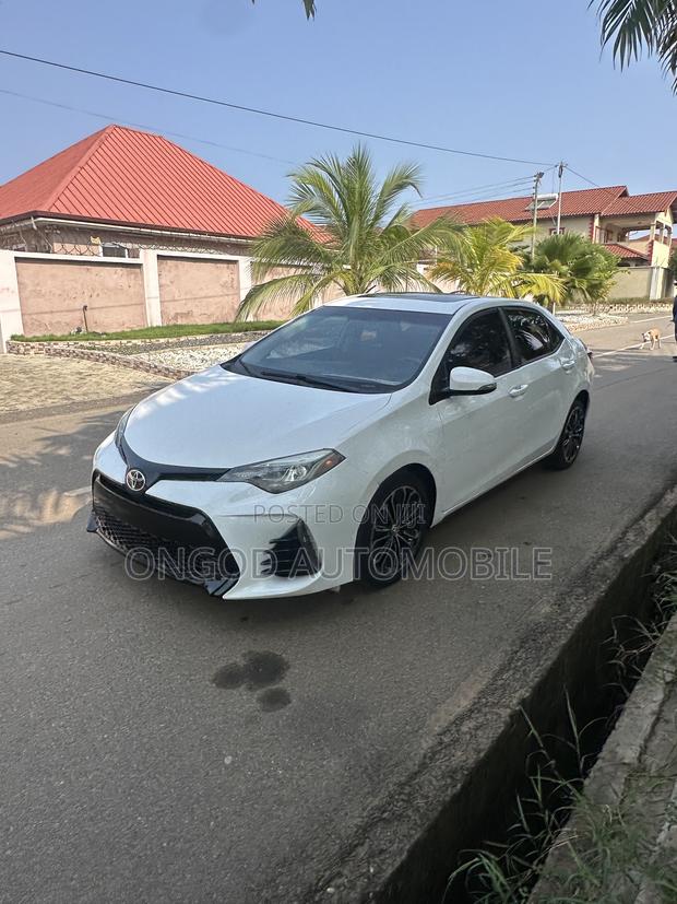 Toyota Corolla S 4dr Sedan (1.8L 4cyl CVT) 2015 White