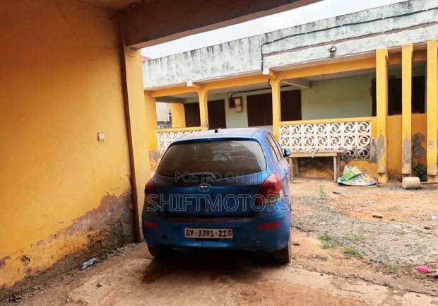 Toyota Vitz 2010 Blue