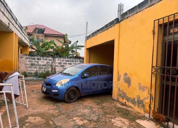 Toyota Vitz 2010 Blue