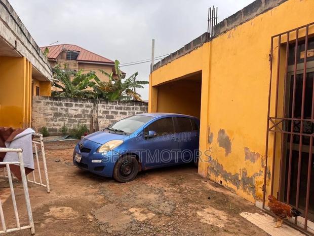 Toyota Vitz 2010 Blue