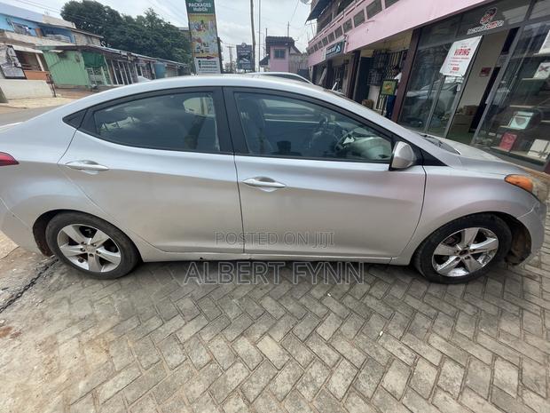 Hyundai Elantra 2011 Silver