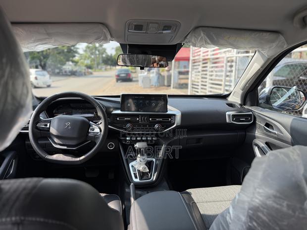 Peugeot Landtrek 2.4 Petrol Single Cab AWD 2023 Blue