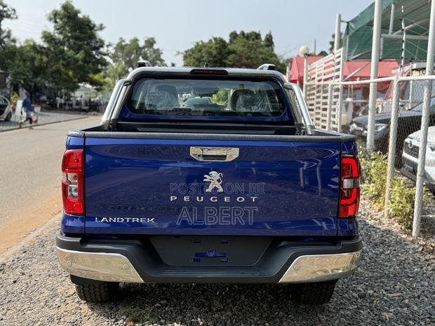 Peugeot Landtrek 2.4 Petrol Single Cab AWD 2023 Blue