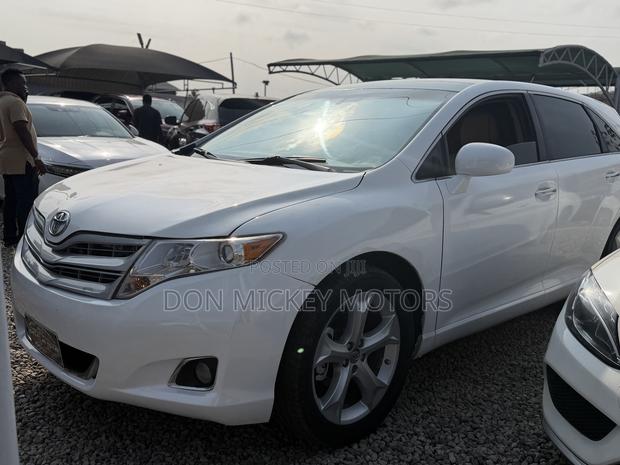 Toyota Venza XLE 2010 White
