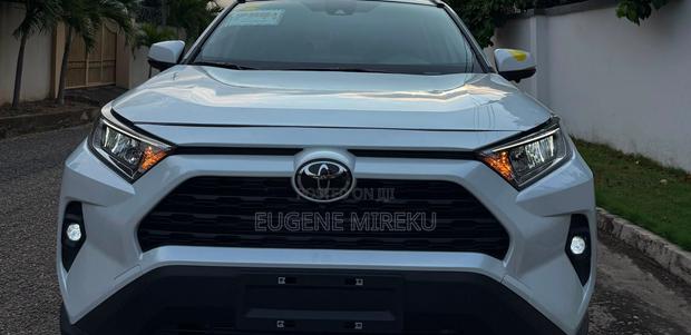 Toyota RAV4 2025 White