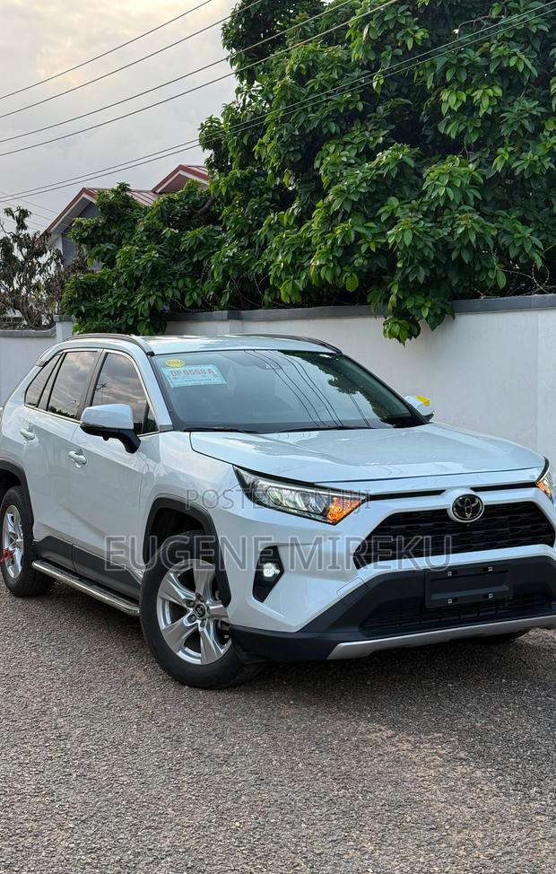 Toyota RAV4 2025 White