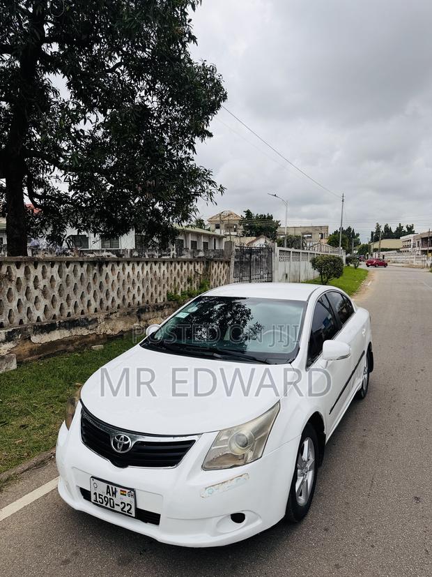 Toyota Avensis 2013 White