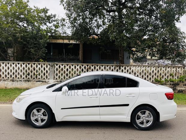 Toyota Avensis 2013 White