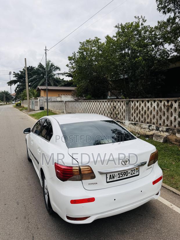 Toyota Avensis 2013 White