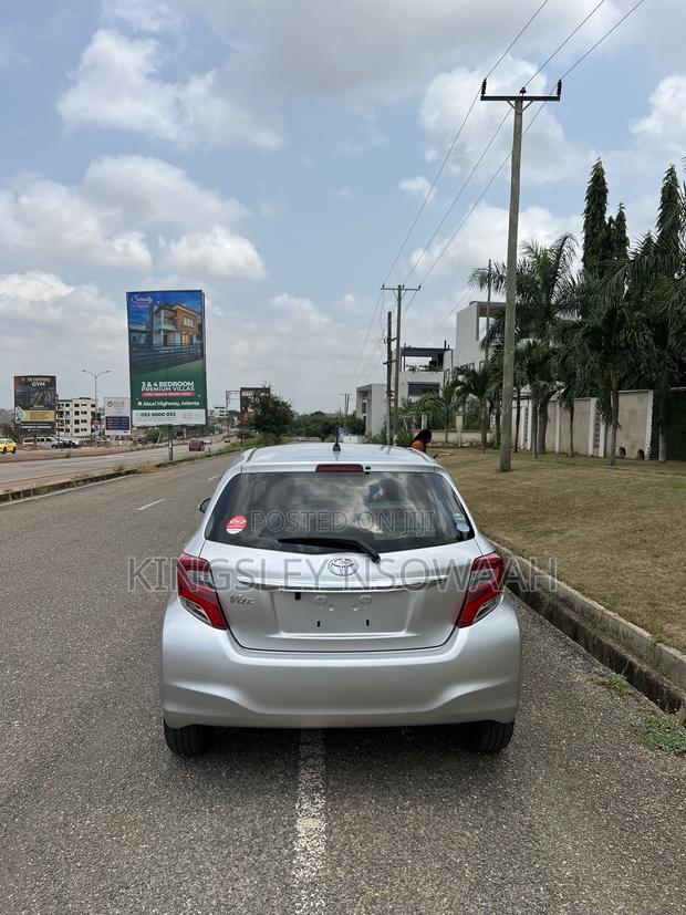 Toyota Vitz 1.5 FWD 5dr 2015 Silver