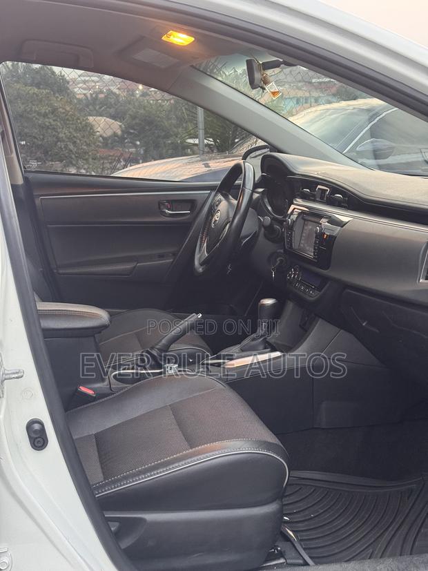 Toyota Corolla S Plus 4dr Sedan (1.8L 4cyl 6M) 2015 White