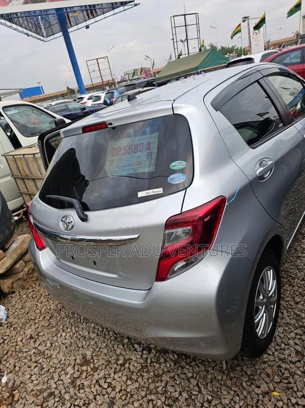 Toyota Vitz 1.3 FWD 5dr 2014 Silver