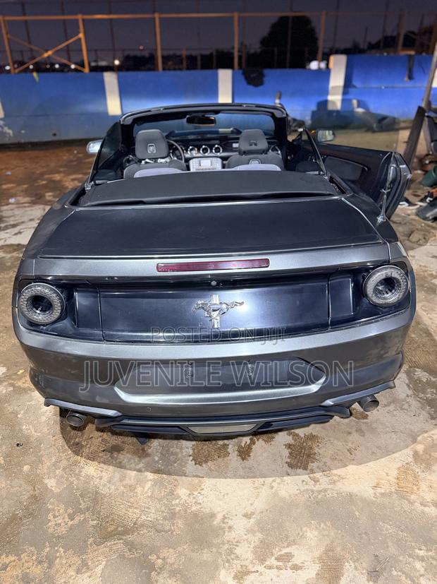 Ford Mustang V6 Convertible 2016 Gray