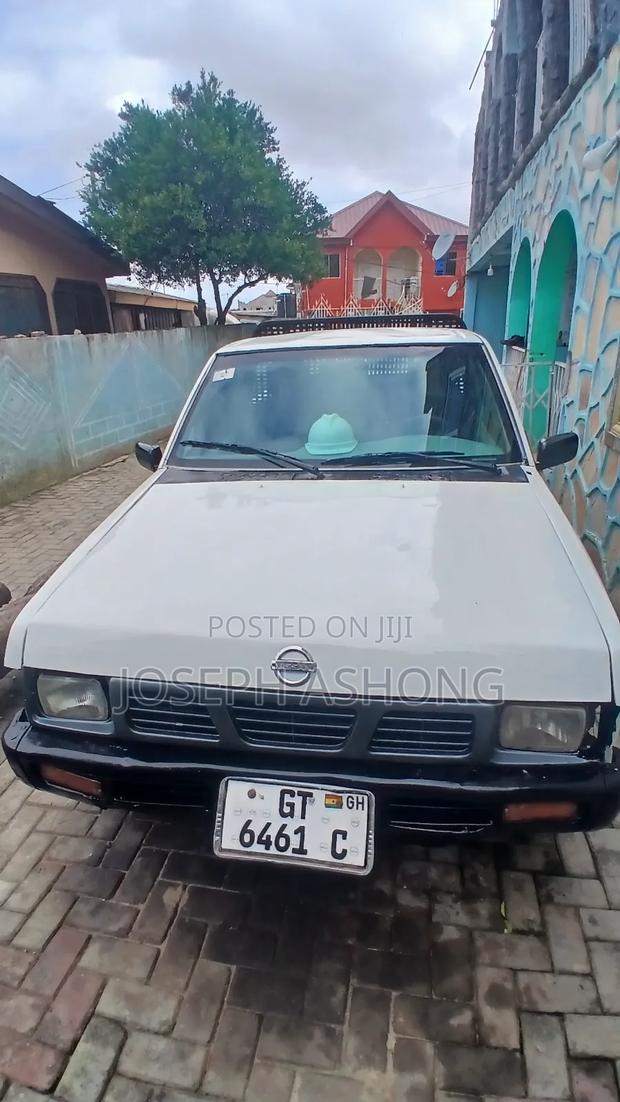Nissan Hardbody 1990 White