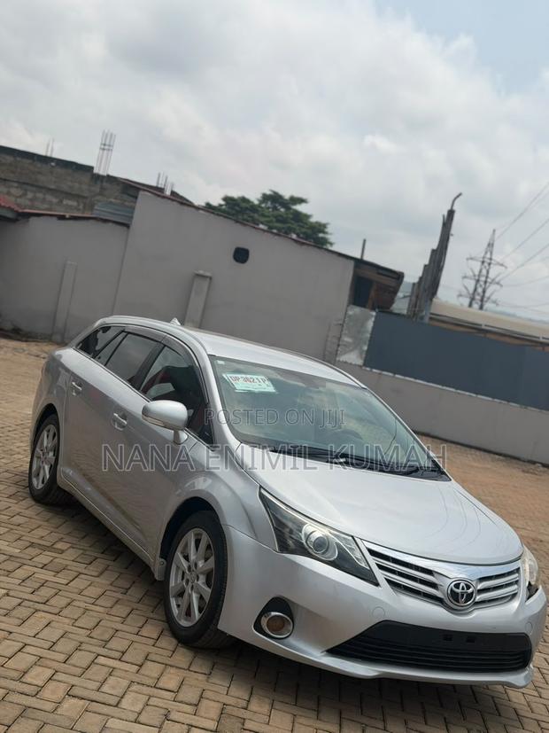 Toyota Avensis 2013 Silver