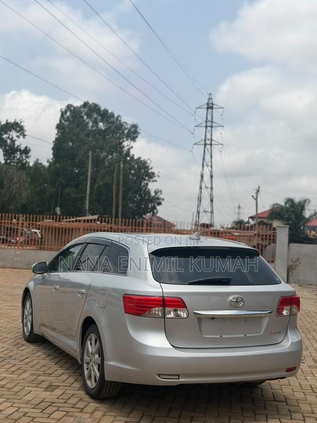 Toyota Avensis 2013 Silver
