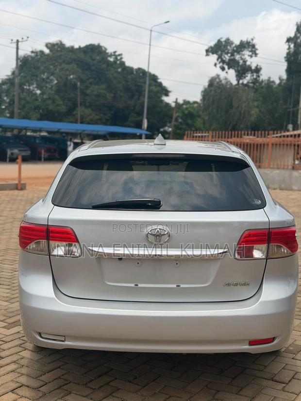 Toyota Avensis 2013 Silver