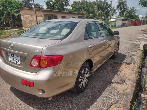 Toyota Corolla LE 4dr Sedan (1.8L 4cyl 4A) 2010 Gold