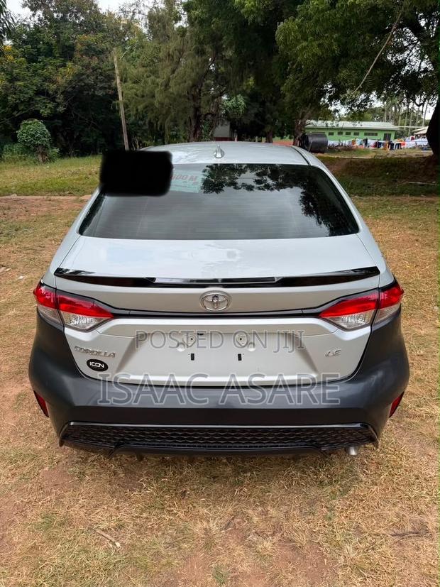 Toyota Corolla LE 2021 Silver