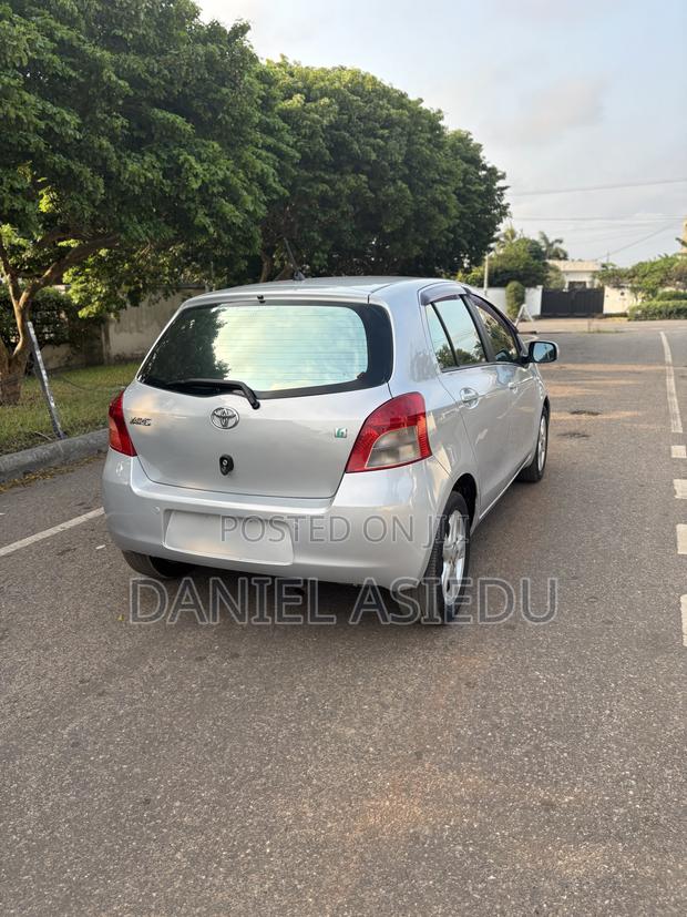 Toyota Yaris Base Hatchback 3dr 2010 Silver