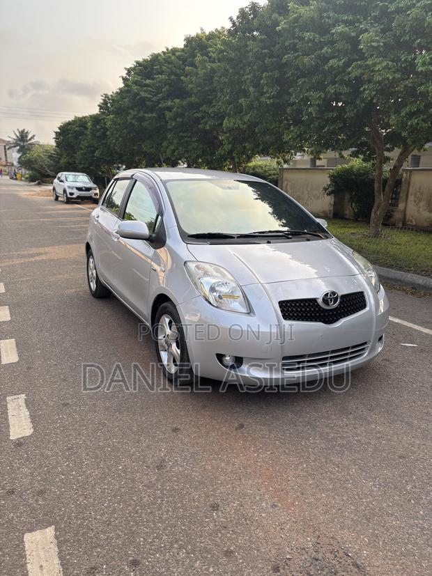 Toyota Yaris Base Hatchback 3dr 2010 Silver