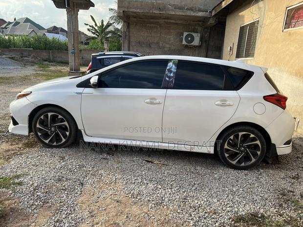 Toyota Corolla SE Special Edition 4dr Sedan (1.8L 4cyl CVT) 2017 White
