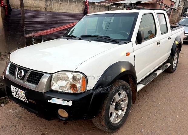 Nissan Hardbody 2008 White