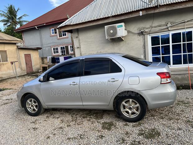Toyota Belta 2012 Silver
