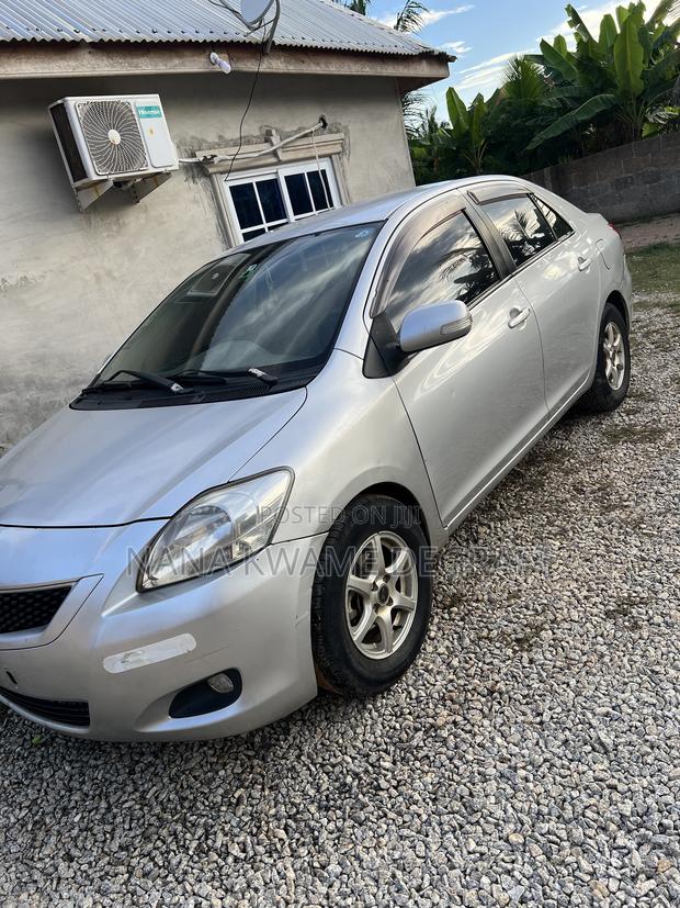 Toyota Belta 2012 Silver