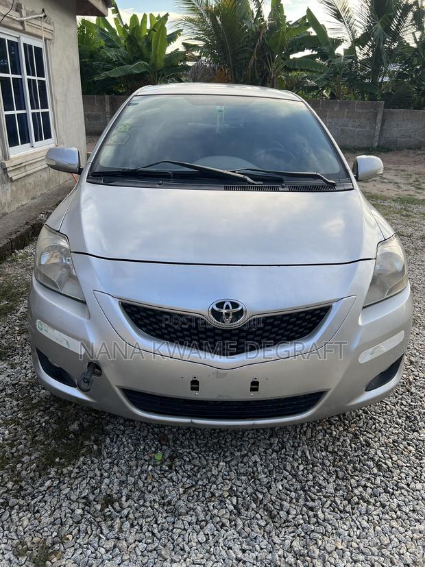Toyota Belta 2012 Silver