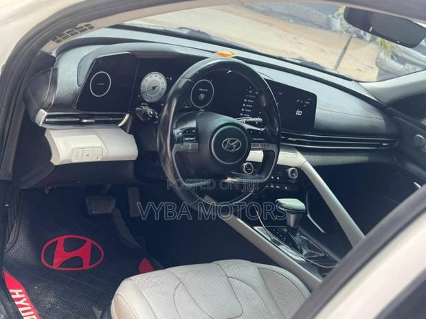 Hyundai Elantra Limited 2021 White